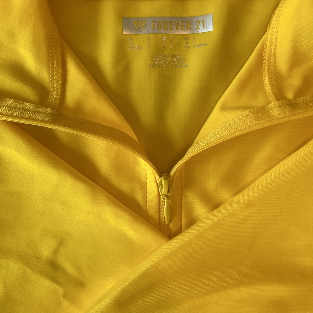 Forever 21 Women’s yellow cropped track/workout top🌻